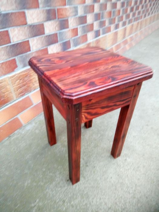 Табуретка соснова