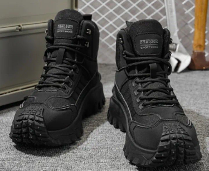 Ботинки полуботинки высокие походные.