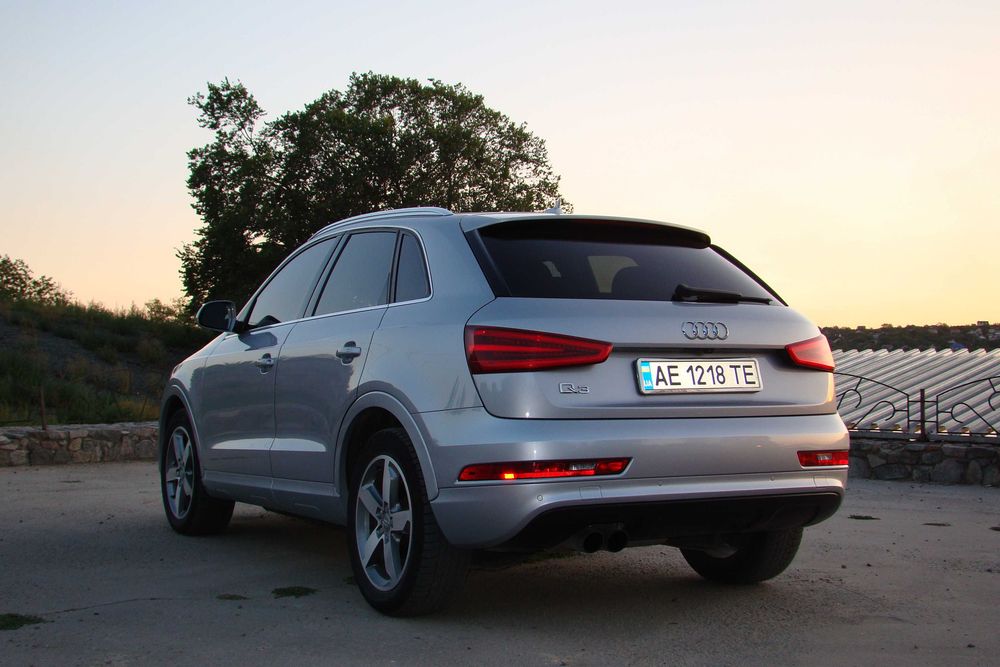 Продам  AUDI  Q3