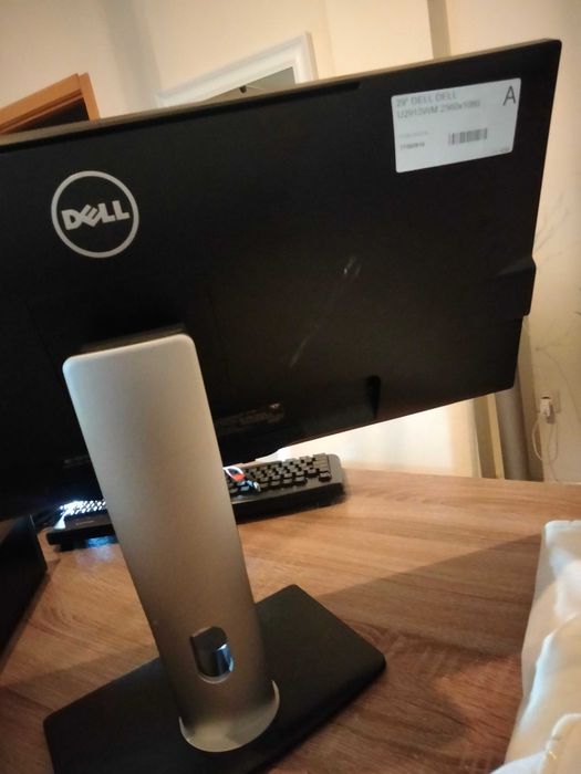 PC, marca HP e Monitor DELL 27"
