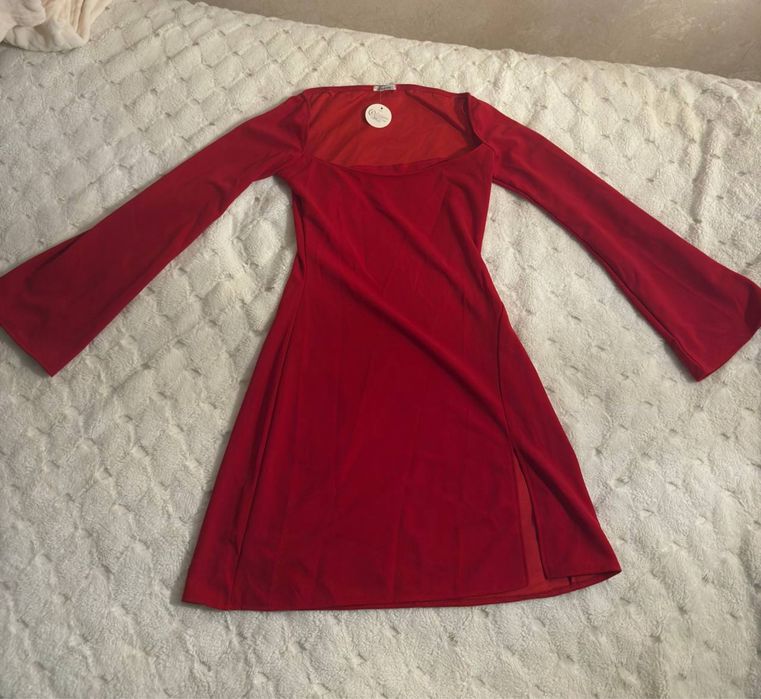 Плаття червоного кольору