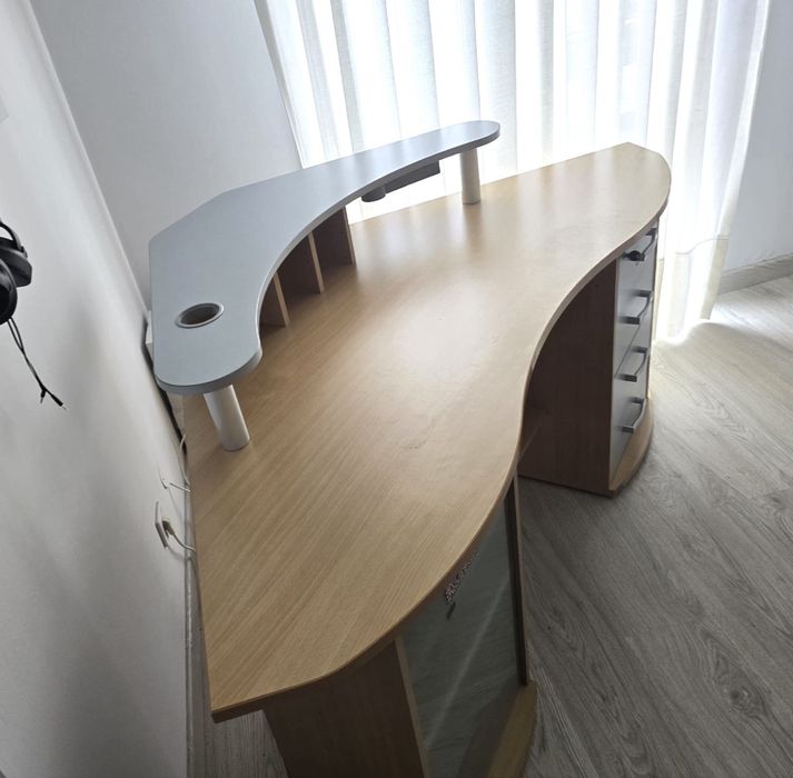 Secretaria/ mesa do canto com gavetas e feixo