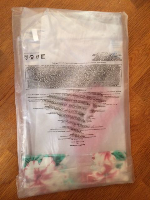 Vendo mala floral Trim da Avon nova