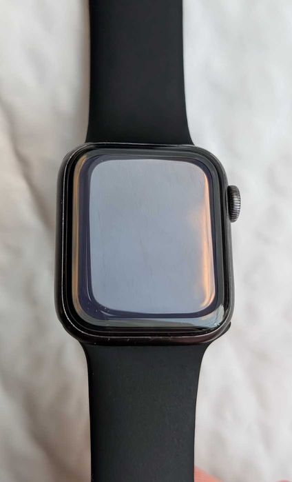 Актуальні iOS 26.5 Доступні Apple Watch 6 40 батарея 85% Все працює + СКЛО 3D