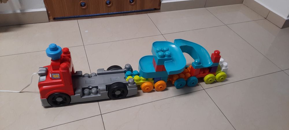 Klocki dla dziecka 1+ z torem kulkowym i tirem