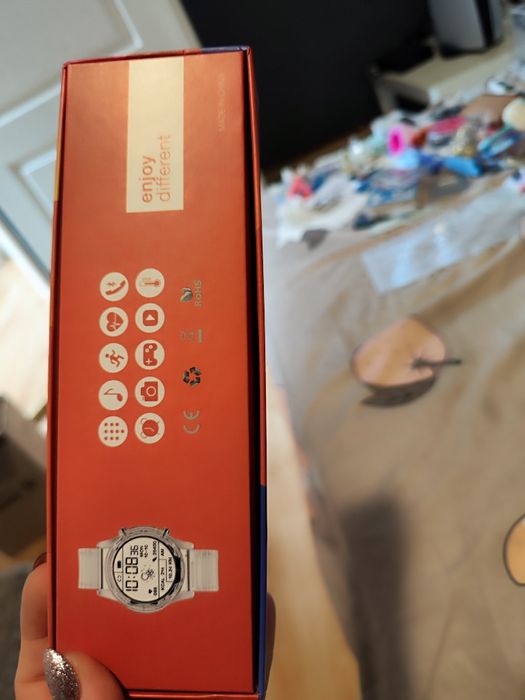 Nowy smartwatch S10 na przezroczystym pasku