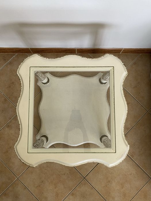 Mesa de centro com vidro