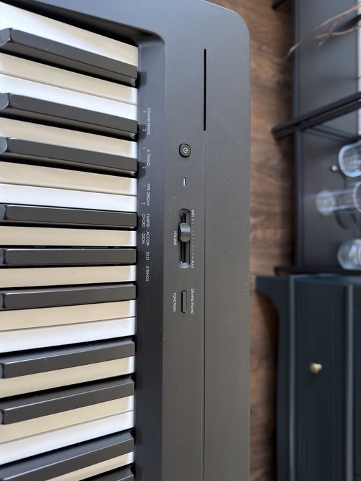 Yamaha P-145B + statyw L-100B – stan jak nowy, komplet