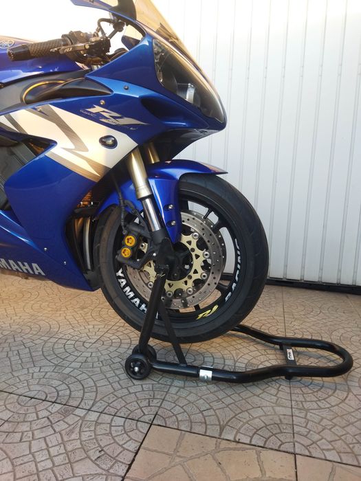 Yamaha R1 super desportiva em muito bom estado,garagem, analiso retoma