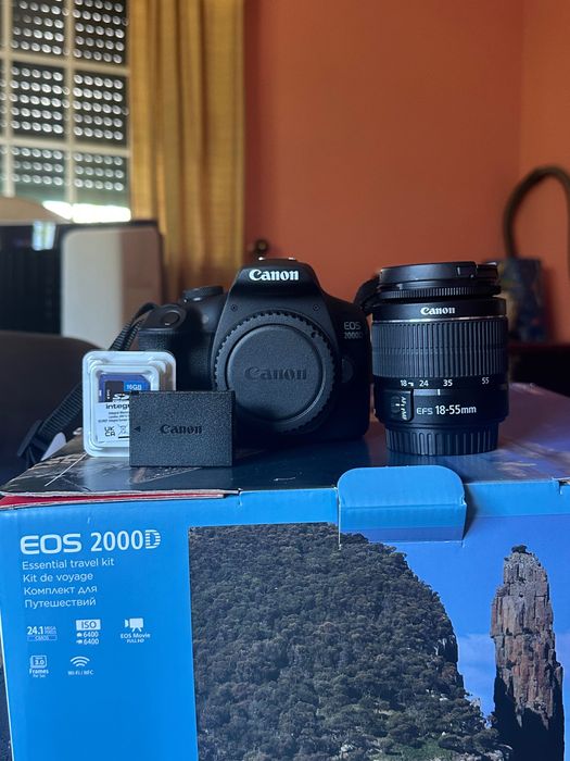 Camera Canon EOS 2000D Travel Kit