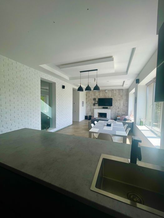 Продам будинок з гаражем в районі 18 школи!