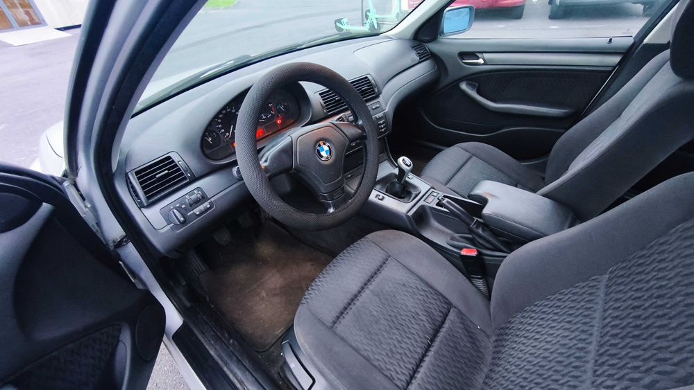 BMW 318i series e46