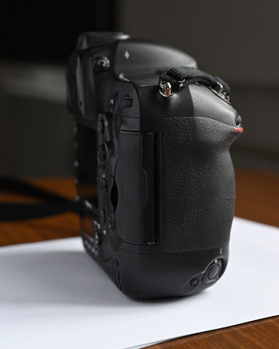 Продаю Nikon D4.