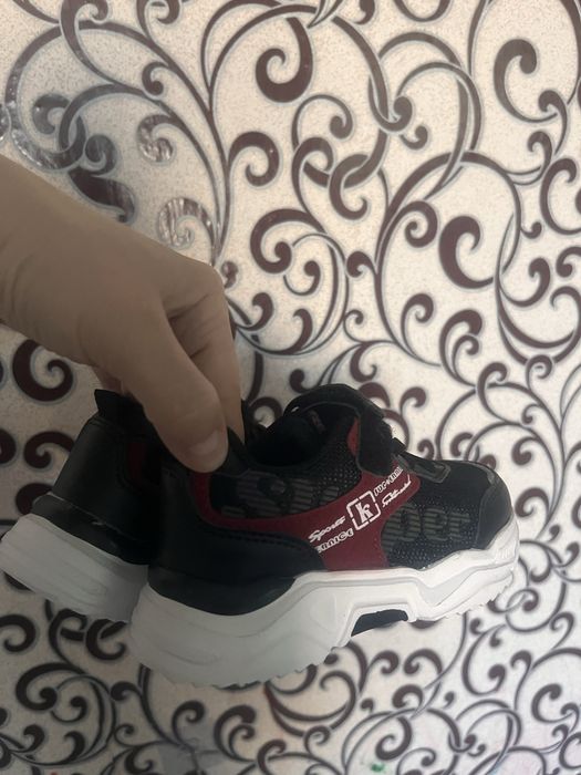 Кросівки нові  розмір 26