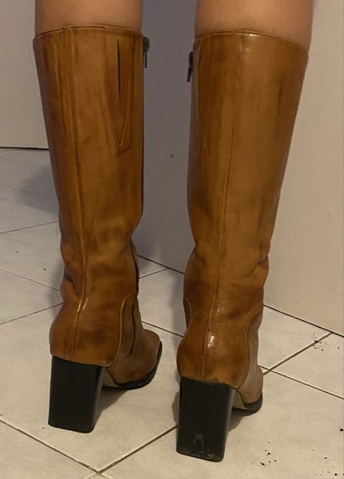 Botas castanhas de cano alto