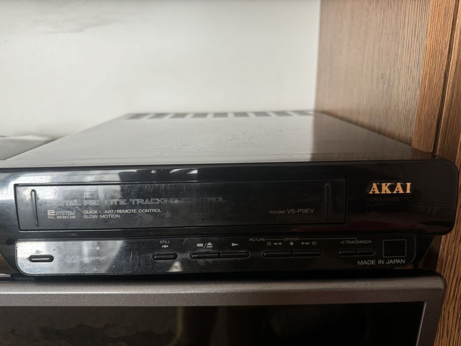 Продається відеомагнітофон AKAI