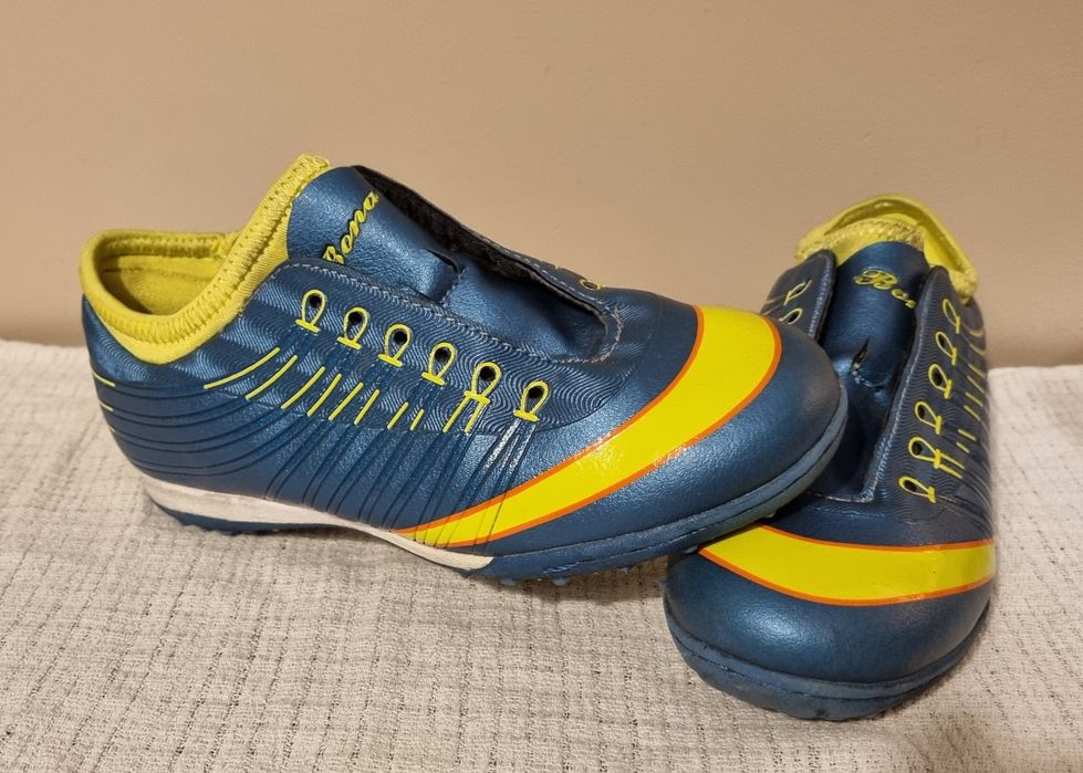 Buty sportowe / piłkarskie Bona - rozmiar 32