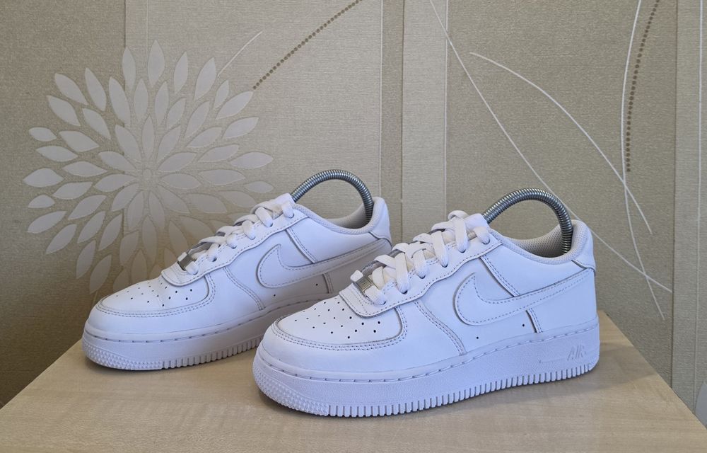Білі кросівки Nike Air Force 1 Le оригінал р.38