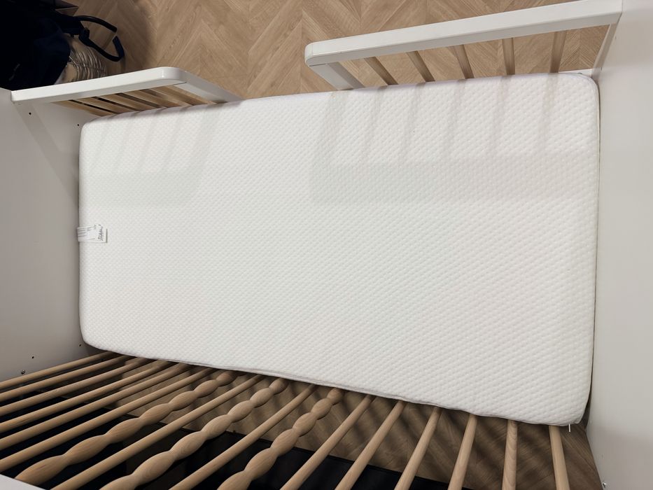 Cama IKEA com Colchão