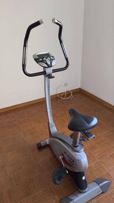 Bicicleta Estática Newfit C3.25 – Excelente Estado