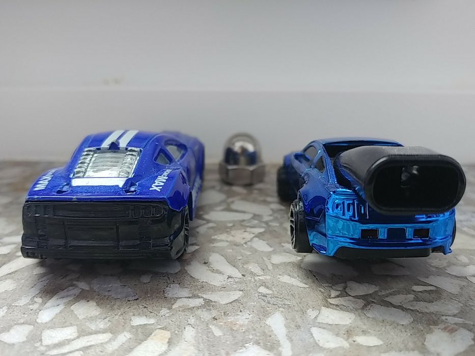 "Resoraki" Ford Mustang. Modele kolor niebieski, napęd. Wysyłam!