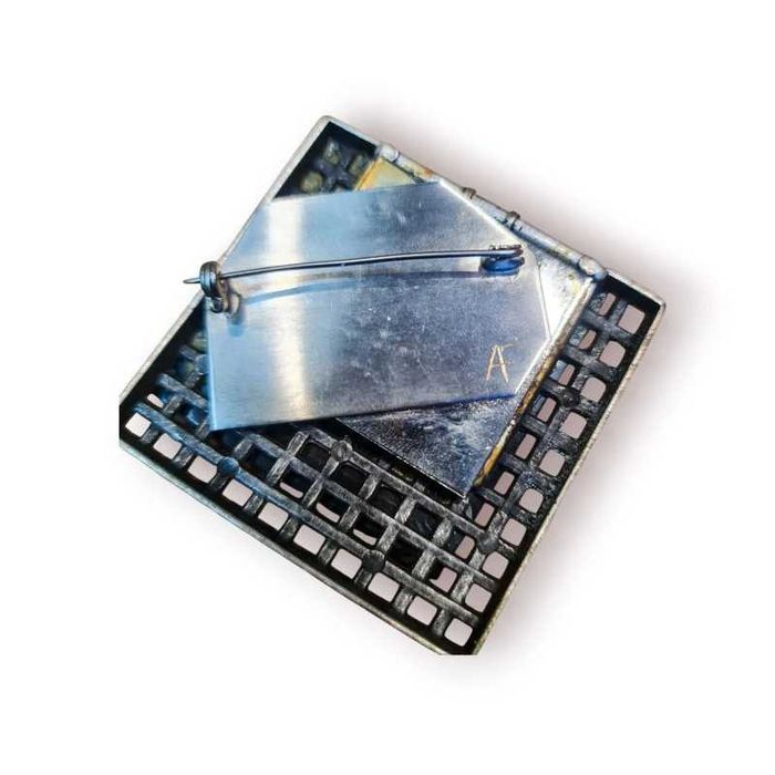 Pregadeira Autor– Ana Fernandes– Metal c/Frente Preta Base Geométrica