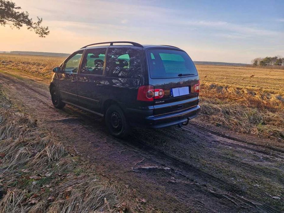 samochód vw sharan