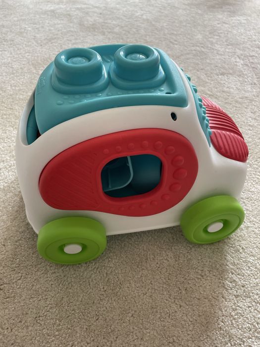 Samochodzik Clemmy z klockami