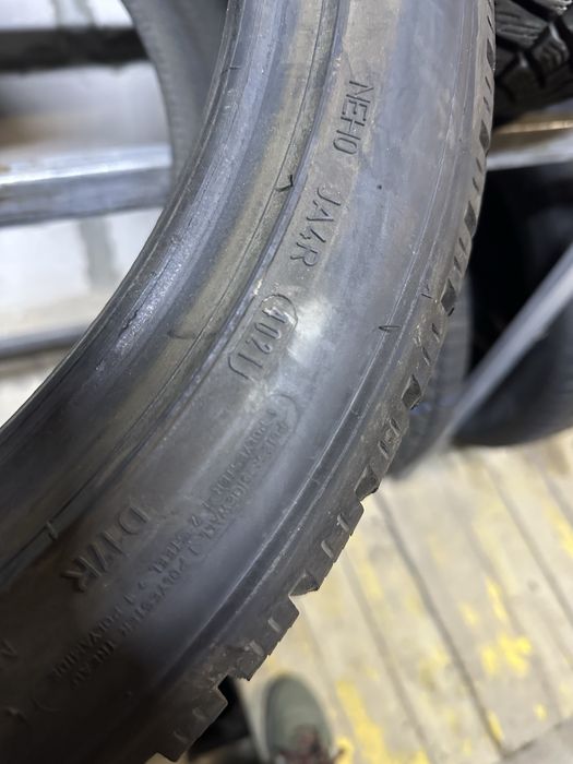 Резина 235/45/18 Dunlop R18 зима пара 95% 2021