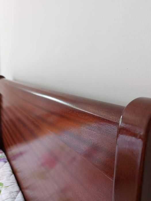 Cama de solteiro em madeira + colchão ortopédico (como novo)