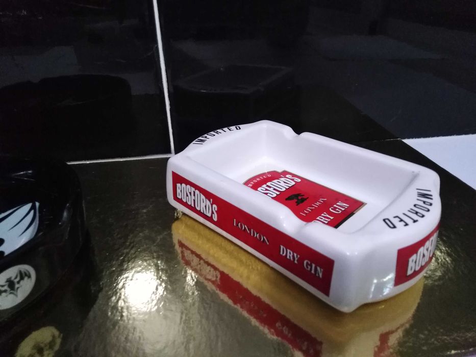 Cinzeiros de colecção Rothmans Filter/SG/Bacardi e Bosford´s.