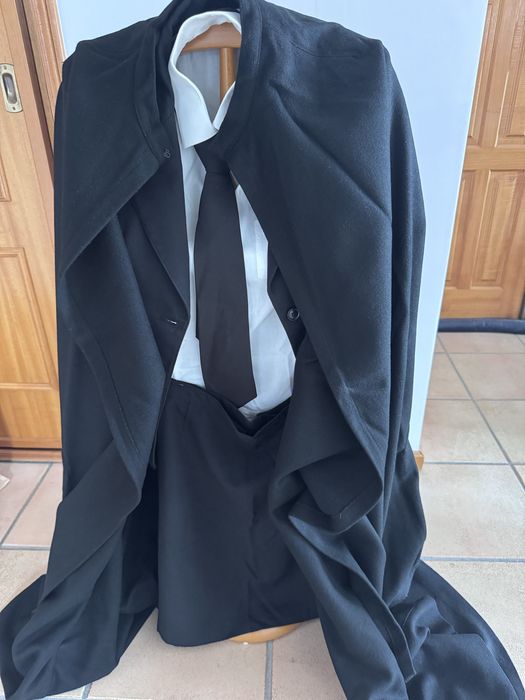 Traje académico feminino