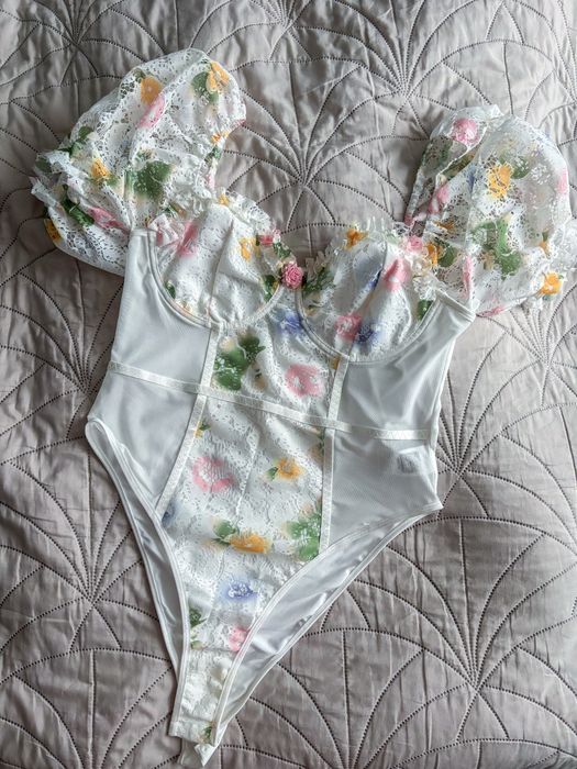 Romantyczne body z bufkami L shein