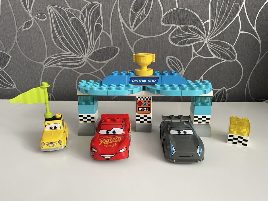 LEGO Duplo 10857 Auta 3 Wyścig o Złoty Tłok Zygzak Mcqueen. Stan bdb