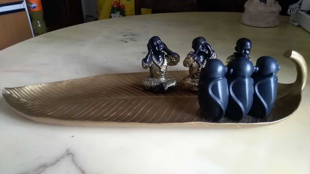 блюдо-листок з 3-мя мудрыми обезьянами+3-фигурки будда