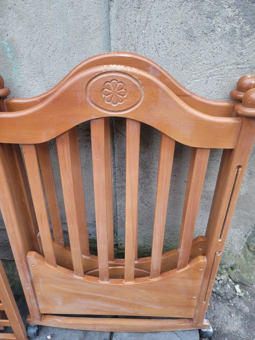 Кроватка детская деревянная