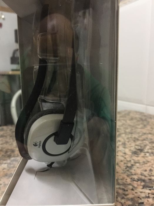 headsets Logitech novos (na caixa)