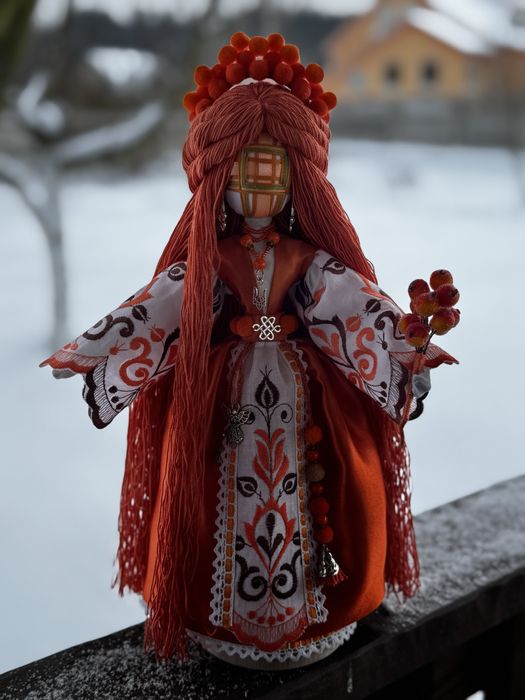 Мотанка авторська інтер'єрна з червоним волоссям та орнаментом