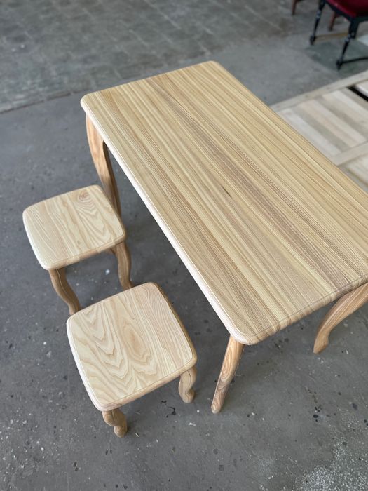 Кухонний стіл плюс 4 табурета