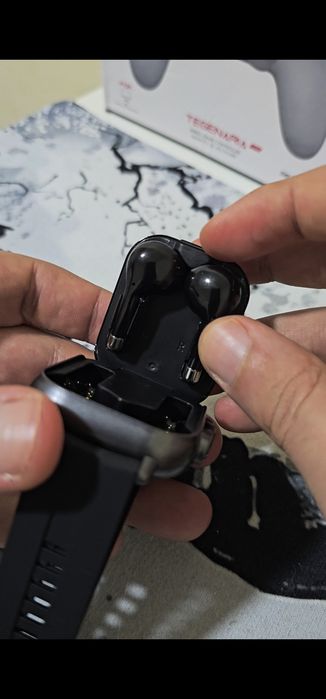 Smartwatch com fones embutido