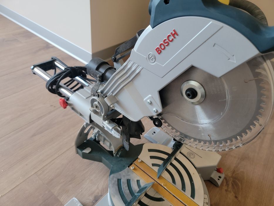 Торцовочная пила Bosch GCM 800 SJ Professional