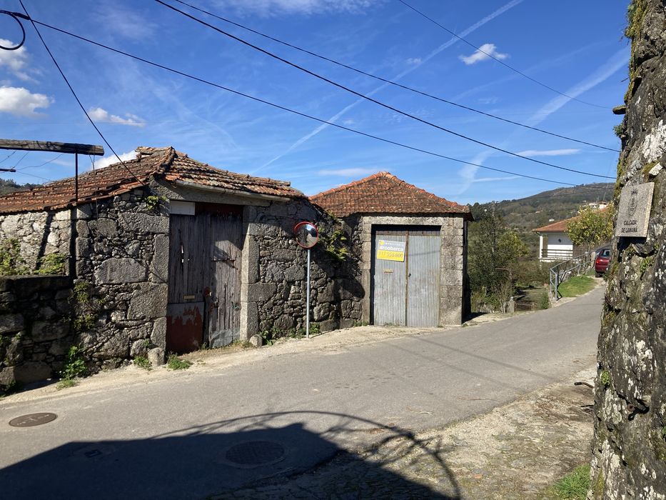 Moradia T2 a 15 min a pe do centro da vila com logradouro