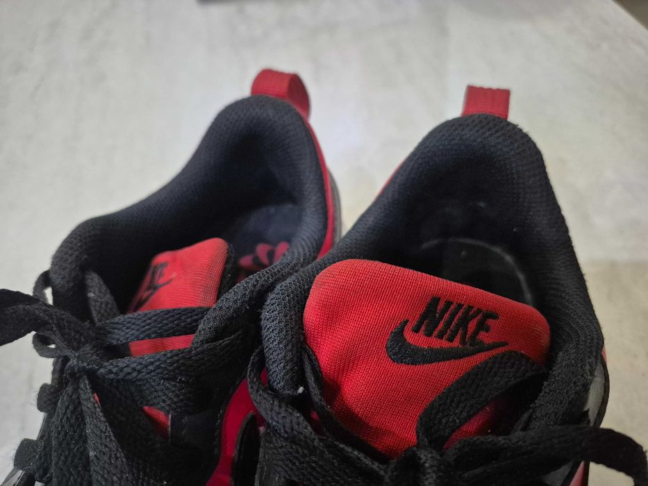 Buty nike czerwono-czarne