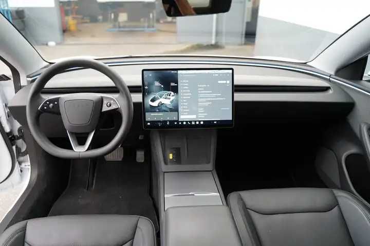 Tesla model 3 2024