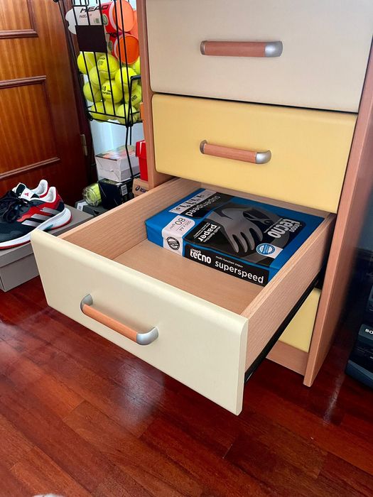 Secretária com arrumação