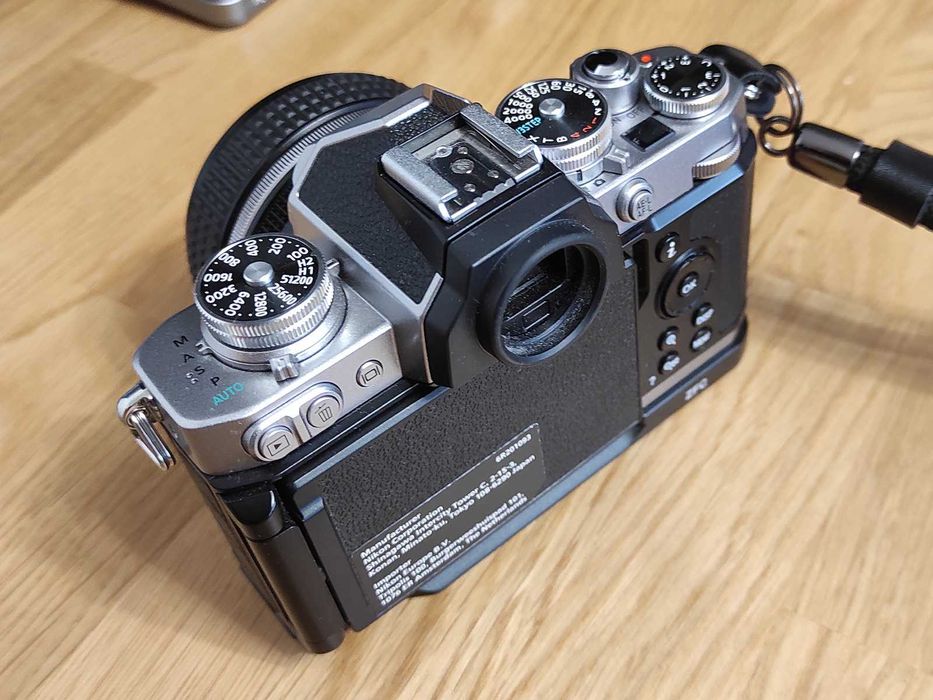 NIKON　Z fc 28mm f/2.8 Aparat cyfrowy Nikon Z fc + 28mm f/2.8 SE bezlusterkowiec