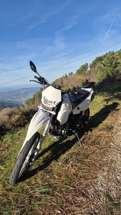 Suzuki dr650r.   .