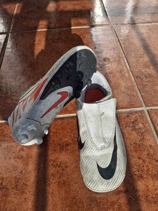 Chuteiras de criança em bom estado