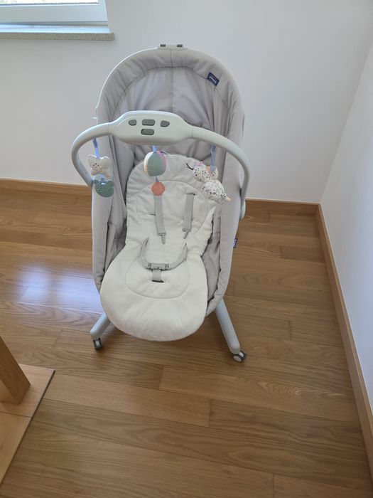 Berço Chicco Baby Hug 4 em 1 Glacial com colchão para venda
