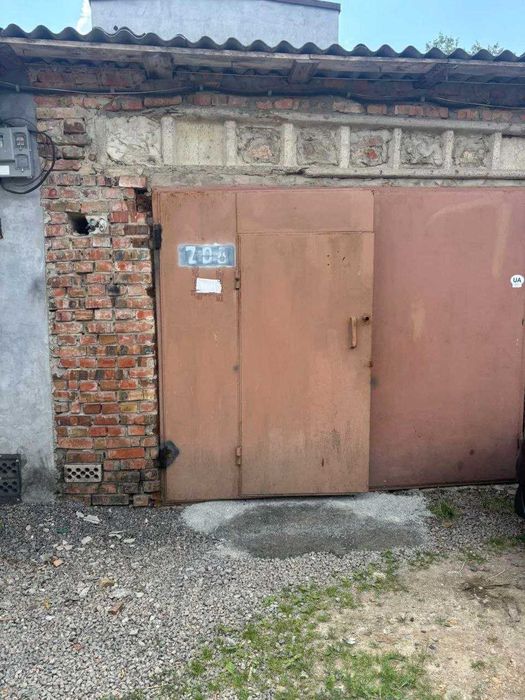 Продам  цегляний гараж в кооперативі по  вул.Гонти
